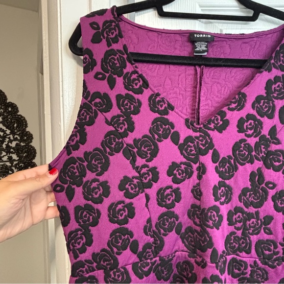 Torrid V-Neck Sleeveless Floral High Low Peplum Blouse Torrid Size 0, Purple EUC - Picture 6 of 15